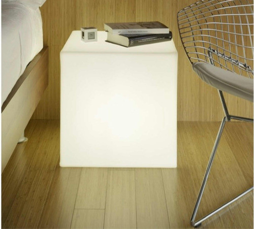 Lampara Plástico Rotomoldeado Cubo 30 Cm Luz Puff Artefacto. 1