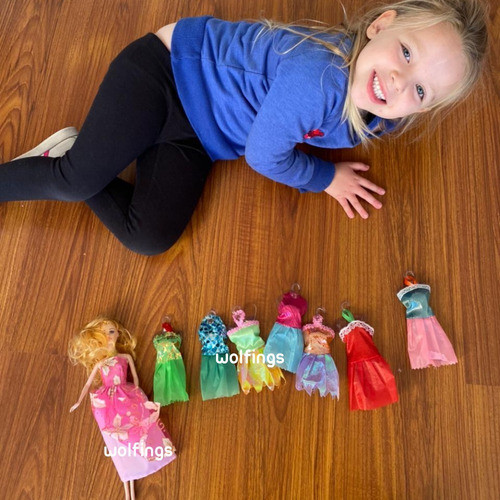Muñeca Con 9 Vestidos Articulada  Para Cambiar Ropa 1