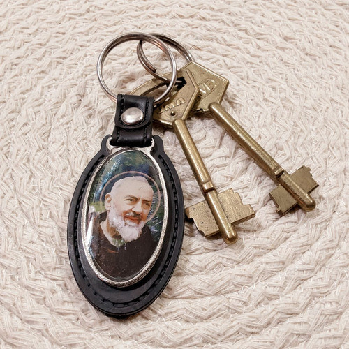 Llavero Padre Pío Protección Oval Metal Y Eco-cuero 1
