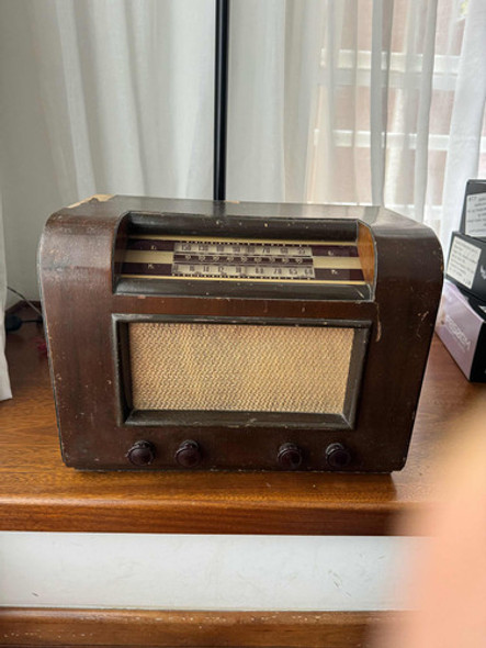 Radio De Madera Antigua - Funcionando. 0