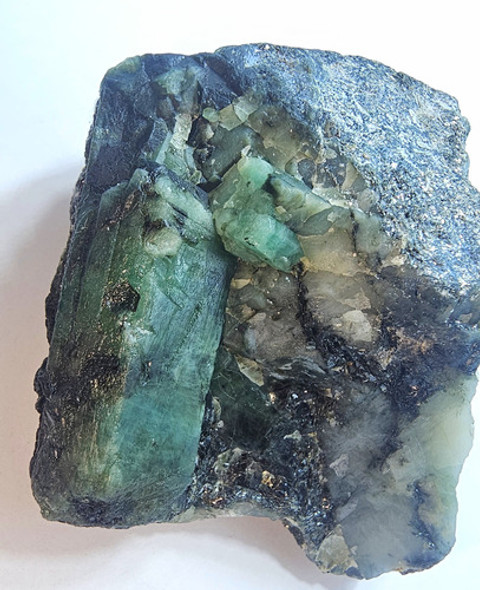 Esmeralda ( Berilo Verde ) Sobre Qurtazo E Flogopita N4390 0