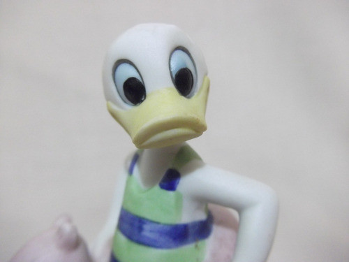 B. Antigo - Estatueta Do Pato Donald Em Biskui 1