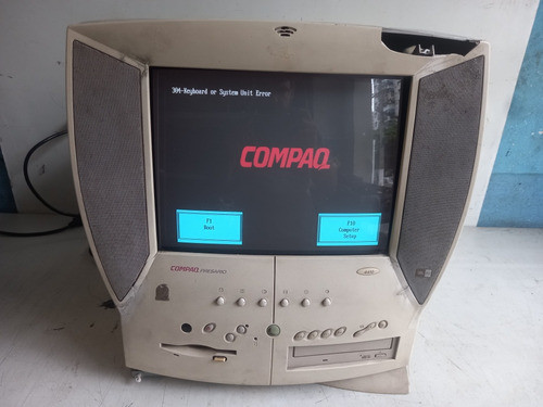 Computador Antigo Funcionando Para Decoração 1