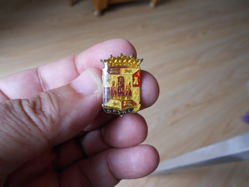 Lucheto Pin Escudo Heraldico De Sevilla - España 0