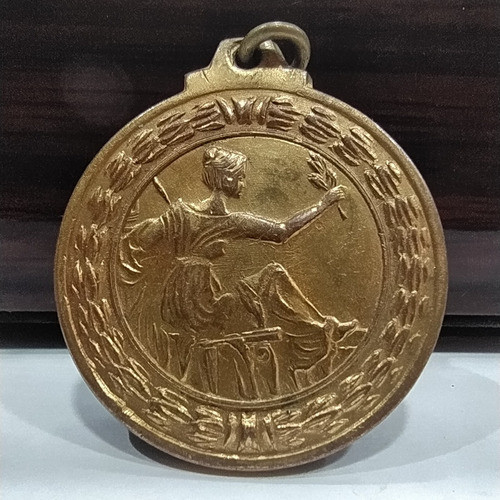 Antigua Medalla Bs As English High School 0