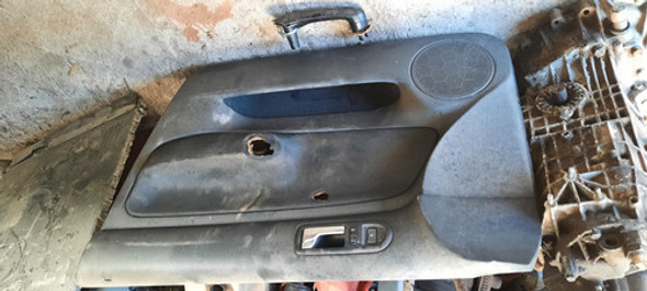 Tapizado De Puerta Vw Bora Con Detalle 0