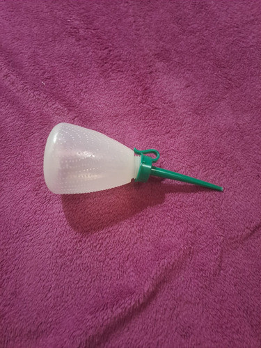 Envase De Aceitera  Para Maquina De Cortar Tela. 1
