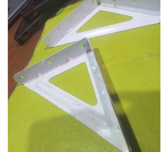 Mensula Blanca Triángulo. 20x15x2.7cm. Una Sin Punta De Rega 0