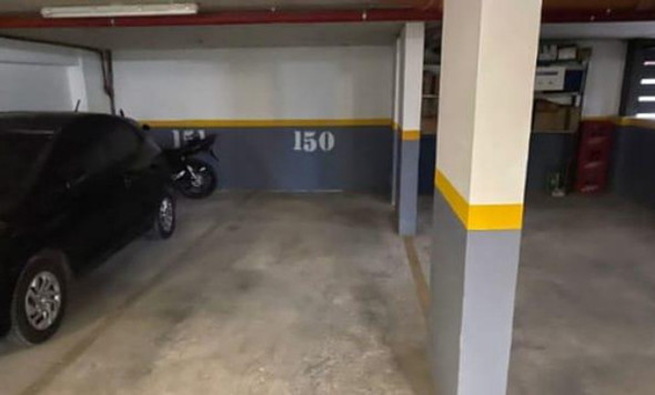 Cochera En Ciudad Vieja, Sobre Calle Zabala Esq. Reconquista. 0 Cochera En Ciudad Vieja, Sobre Calle Zabala Esq. Reconquista. 0