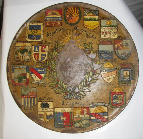 Placa Antigua De Madera Con Los 19 Escudos En Alambre 0