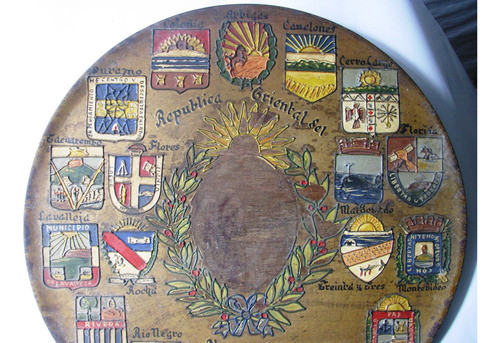 Placa Antigua De Madera Con Los 19 Escudos En Alambre 1