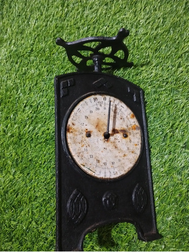 Antigua Balanza De Fundición Para Cajas Correo 1