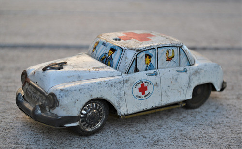 Antiguo Juguete De Chapa Ambulancia 1