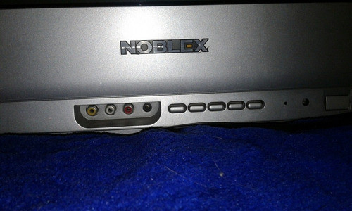 Televisor Noblex Funcionando Con Control 1