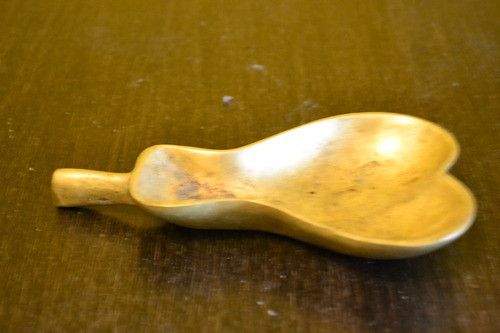 Antiguo Cenicero De Bronce Macizo Y Liso Con Forma De Pera 0