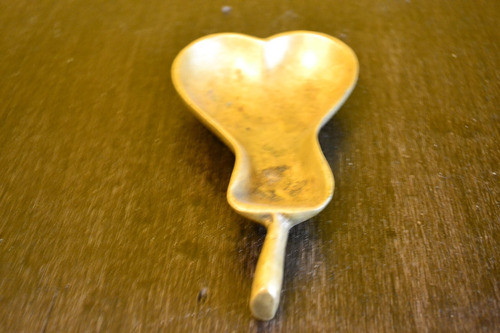 Antiguo Cenicero De Bronce Macizo Y Liso Con Forma De Pera 1