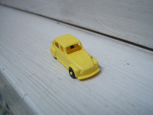 Autito Amarillo Cotillón 0