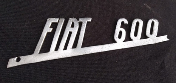 Insignia Fiat 600 Metálica Antigua 0