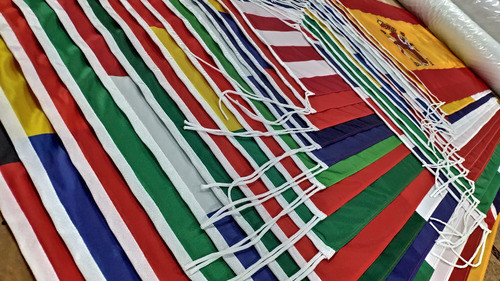 12 Banderas De Países 30 X 45 Cm Oficiales Refuerzo Y Sogas 0