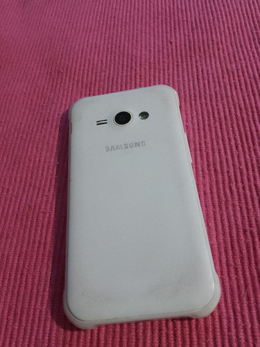 Celular Samsung Galaxy J1 Ace 1