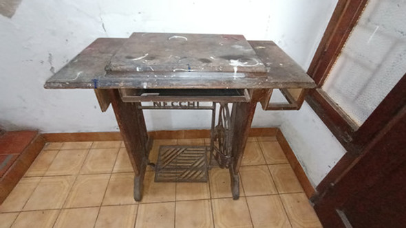 Mueble De Maquina De Coser Necchi. Para Reciclar. 0
