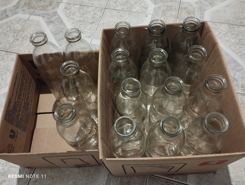 16 Botellas De Tomate -vacías Y Limpias 0