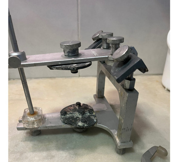 Articulador Dental Gnatus 1