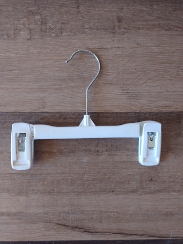 Lote 50 Perchas De Plástico Con Pinzas 0