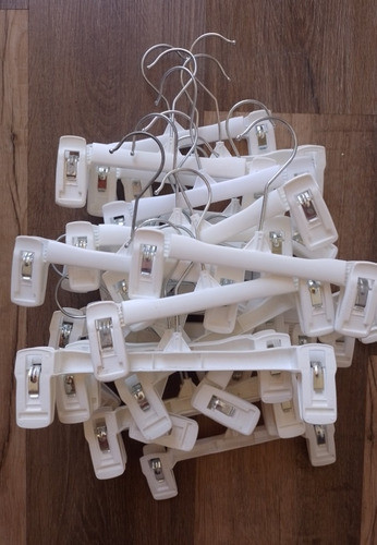 Lote 50 Perchas De Plástico Con Pinzas 1