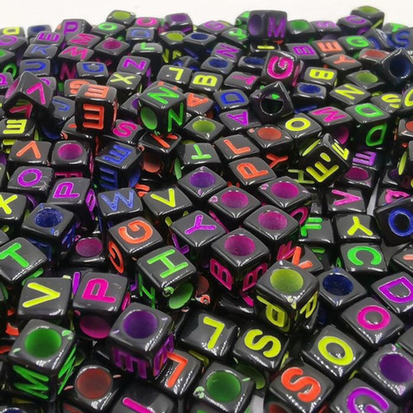 Miçanga Quadrada Letras - C/furo - Preto/sortido - 250g 0 Miçanga Quadrada Letras - C/furo - Preto/sortido - 250g 0