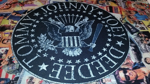 Ramones Escudo Negro Slipmat Para Bandeja Lo Mejor Latex 1