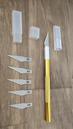 Cuter Bisturí Con 5 Repuestos. 1
