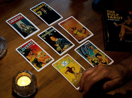 Tarot Con Personajes De Ilustración Pulp, 78 Cartas 1