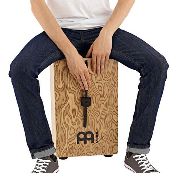 Vassourinha Cajon Meinl Percussion Bass Beat Cajon Brush 1