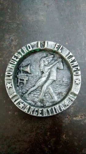 Cenicero De Aluminio Con Imagen En Relieve 0