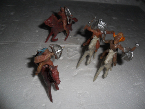 Juguete Antiguo Lote De 4 Indios En Caballos Con Detalles 0