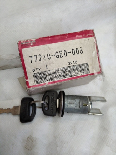 Traba Asiento Con Llave Honda Nh 80 Ch 80 77230-ge0-003 0 Traba Asiento Con Llave Honda Nh 80 Ch 80 77230-ge0-003 0