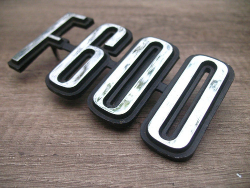 Ford F-600 Insignia Emblema Camion Metalico Original Ford. 1