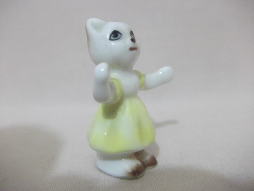 B. Antigo - Gatinha Miniatura Em Pocelana Alemã 1