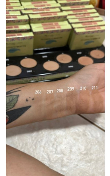 Pó Compacto Matte A Prova D'agua Love Cor 210 - Max Love 1 Pó Compacto Matte A Prova D'agua Love Cor 210 - Max Love 1