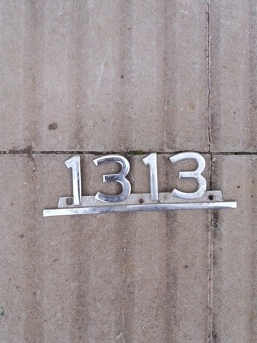 Insignia Número Mercedes Benz 1313 0