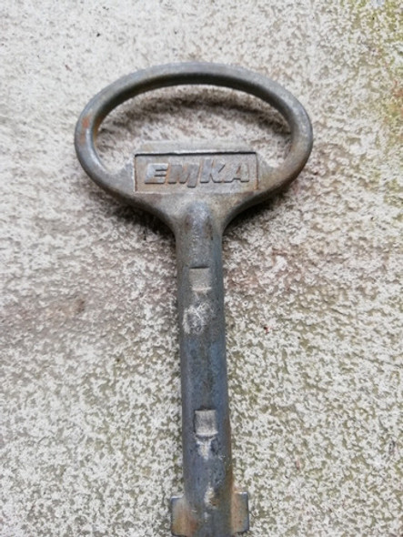 Llave Antigua Emka 0