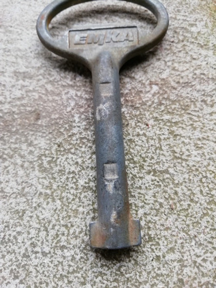Llave Antigua Emka 1