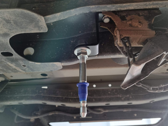 Traba Rueda Auxilio Antirrobo Hilux 2016+ - Bracco 1