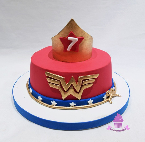 Torta Mujer Maravilla Wonderwoman - Corona Dorada Superheroe 0