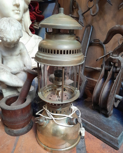 Antigua Lampara De Camping Electrificada De Bronce 1