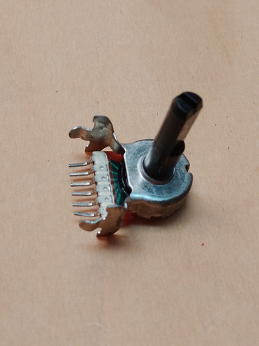 50 K A Potenciómetro Estereo Eje Media Caña 1