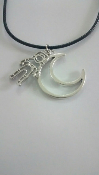 Collar Astronauta 2 Con Media Luna Acero Y Cadena De Cuero 0
