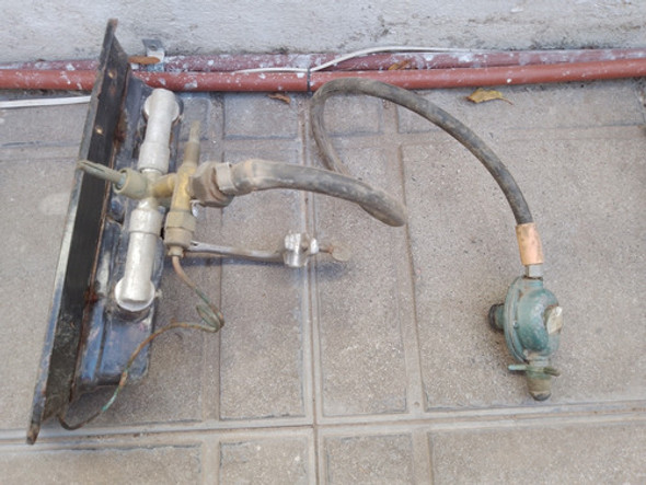 Antigua Pantalla De Calefacción Gas Garrafa Y Regulador 1