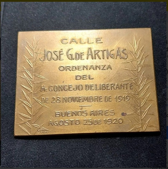 Medalla Uruguay Artigas Héroe Independencia Americana - 688 1